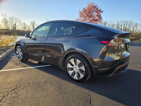 Used 2024 Tesla Model Y 2WD image 10