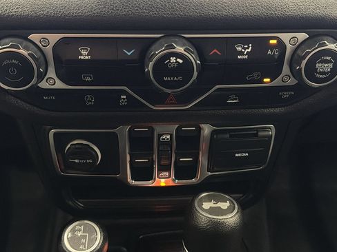Used 2024 Jeep Wrangler Unlimited Sport AWD/4WD image 23