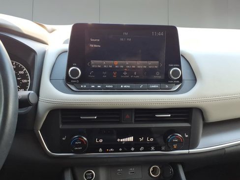 Used 2023 Nissan Rogue SV w/ SV Premium B Package AWD/4WD image 15