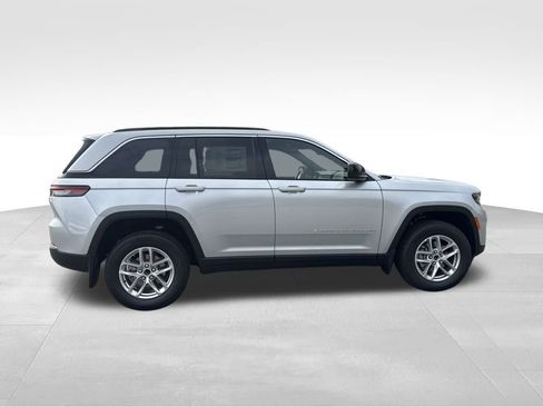 New 2025 Jeep Grand Cherokee Laredo X w/ Trailer Tow Package image 10