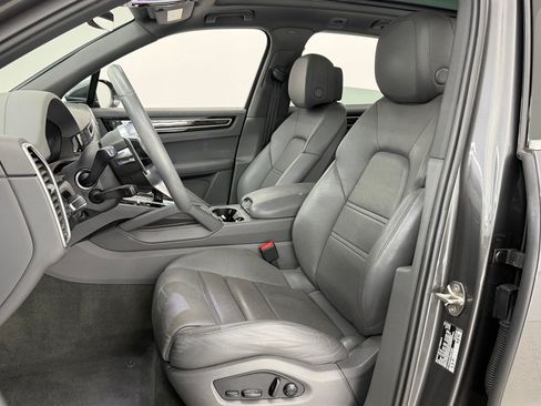 Certified 2023 Porsche Cayenne AWD/4WD image 5