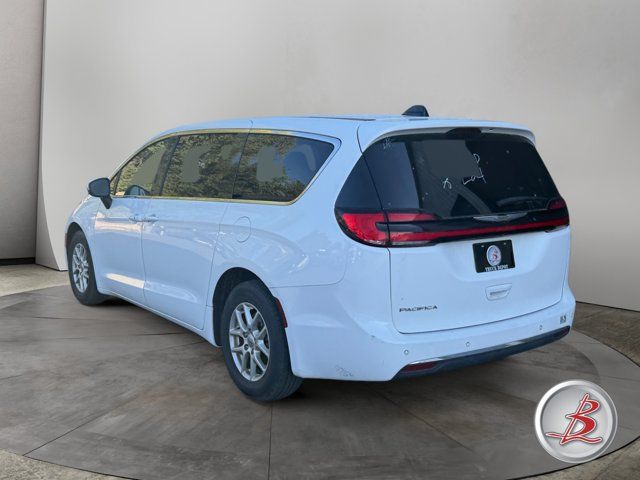 Used 2023 Chrysler Pacifica Touring-L FWD image 5