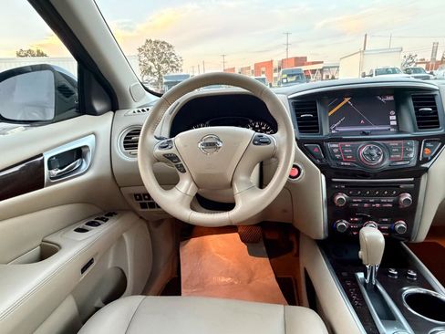 Used 2014 Nissan Pathfinder Platinum w/ Platinum Premium Package AWD/4WD image 22