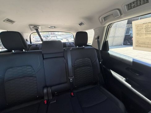 Used 2025 Nissan Pathfinder SV FWD image 40
