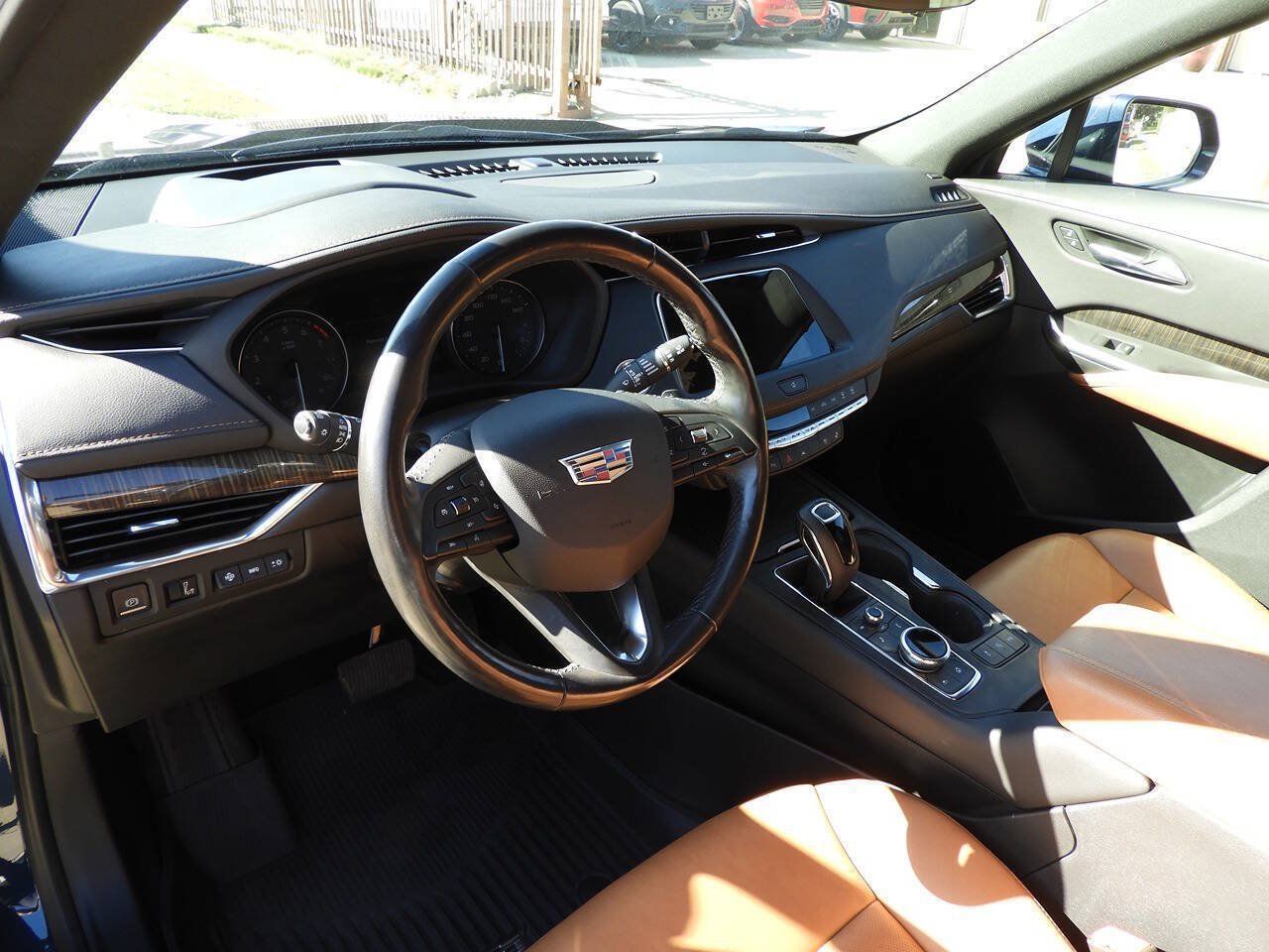 Used 2019 Cadillac XT4 Premium Luxury AWD/4WD image 18