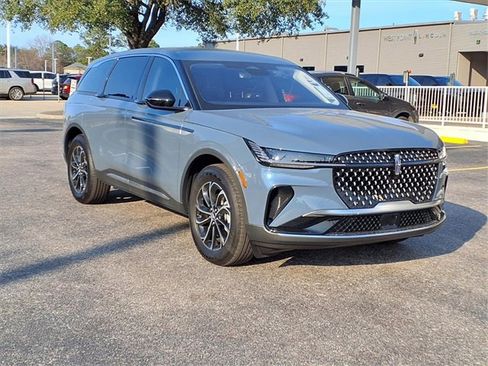 New 2026 Lincoln Nautilus Premier image 3