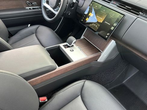 New 2025 Land Rover Range Rover SE image 25