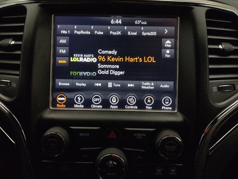 Used 2018 Jeep Grand Cherokee Limited image 25