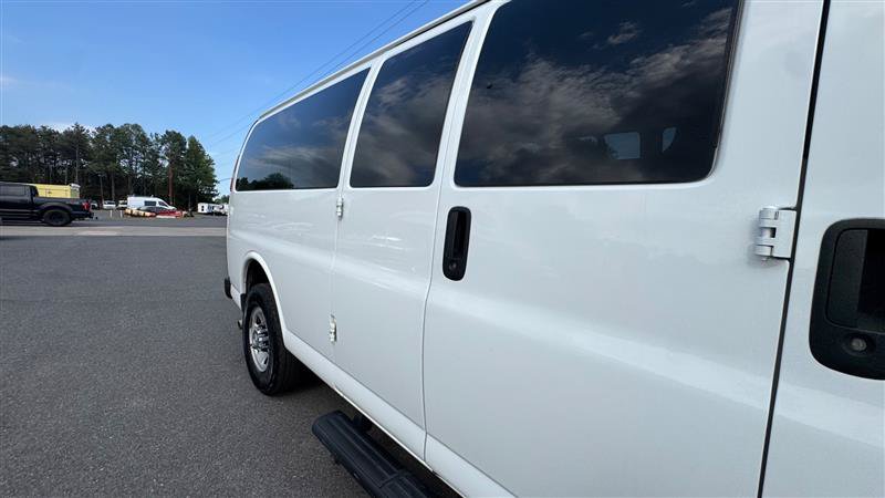 Used 2017 Chevrolet Express 3500 LS RWD image 27