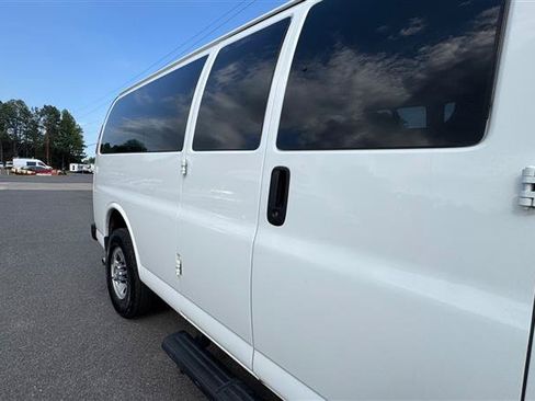 Used 2017 Chevrolet Express 3500 LS RWD image 27