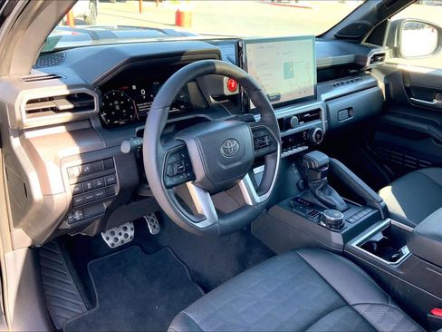 Used 2025 Toyota Tacoma TRD Sport w/ TRD Sport Premium Package image 18