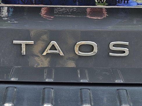 Used 2022 Volkswagen Taos SE w/ Panoramic Sunroof Package FWD image 28