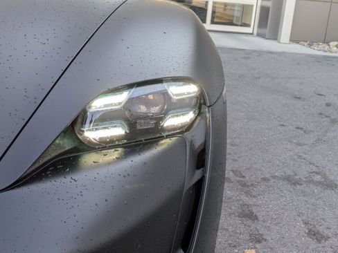 Used 2021 Porsche Taycan Turbo image 10