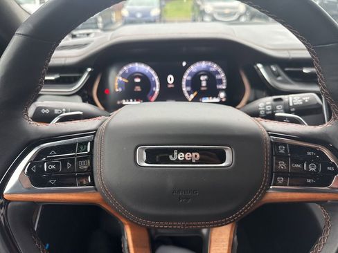 Used 2025 Jeep Grand Cherokee Summit AWD/4WD image 14