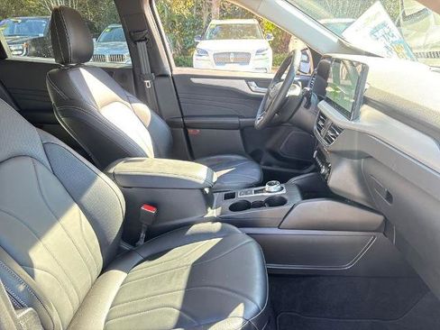 Certified 2025 Ford Escape Platinum w/ Premium Technology Package image 28
