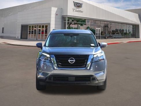 Used 2023 Nissan Pathfinder SV image 2