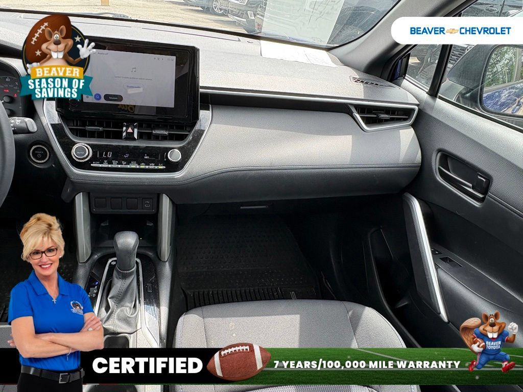 Used 2024 Toyota Corolla Cross AWD Hybrid w/ Moonroof Package image 17