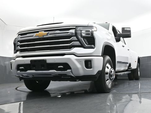 Used 2024 Chevrolet Silverado 3500 High Country w/ High Country Premium Package image 25