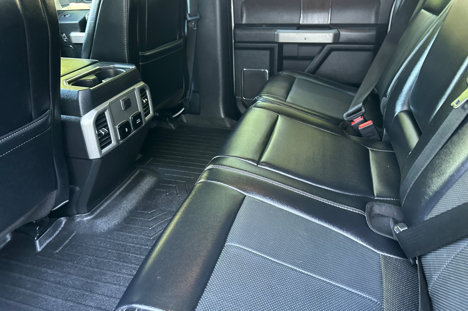 Used 2021 Ford F250 Lariat w/ Lariat Value Package AWD/4WD image 12