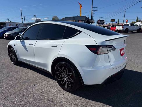 Used 2021 Tesla Model Y Long Range AWD/4WD image 5