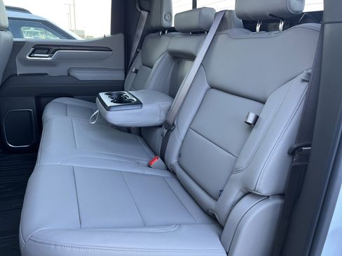 New 2026 GMC Sierra 1500 SLT w/ SLT Premium Package image 13