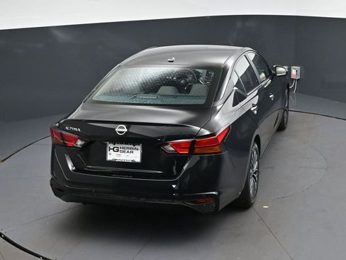 Used 2025 Nissan Altima 2.5 SV FWD image 35