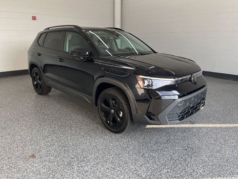 New 2026 Volkswagen Taos SE image 8