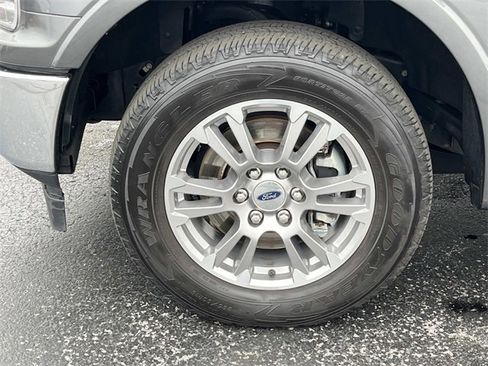 Used 2019 Ford F150 Lariat w/ Trailer Tow Package image 13