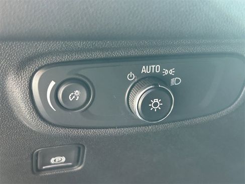 Used 2024 GMC Terrain SLE image 23