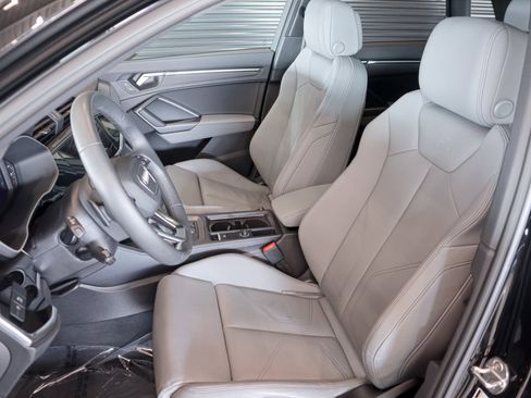 Used 2025 Audi Q3 2.0T Premium w/ Convenience Package image 8