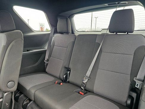 Used 2023 Chevrolet Traverse LT FWD image 24