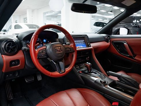 Used 2017 Nissan GT-R Premium w/ Premium Interior Package AWD/4WD image 23