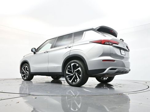 Used 2022 Mitsubishi Outlander SE image 29