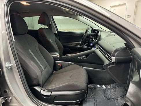 Used 2023 Hyundai Elantra SE image 14