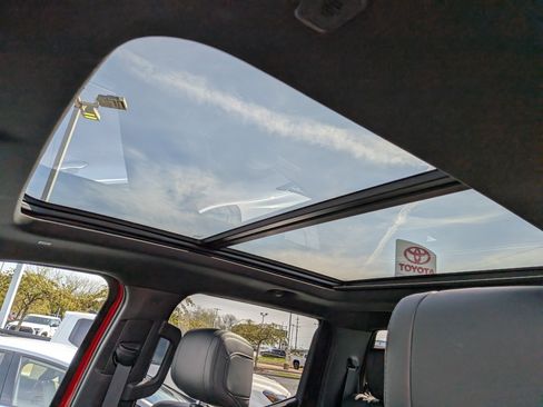 Used 2025 Toyota Tundra Limited AWD/4WD image 31