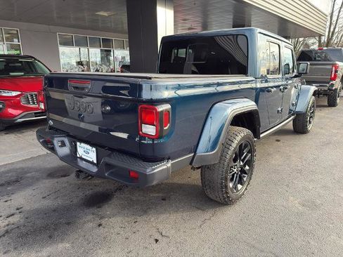 Used 2025 Jeep Gladiator Sport AWD/4WD image 4