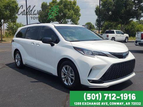 Used 2022 Toyota Sienna XSE w/ XSE Plus Package AWD/4WD image 3