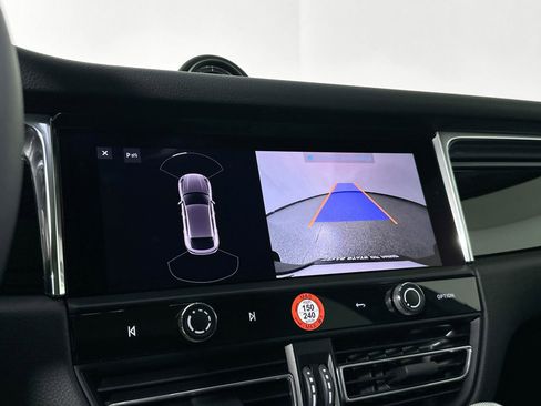Certified 2025 Porsche Macan image 23