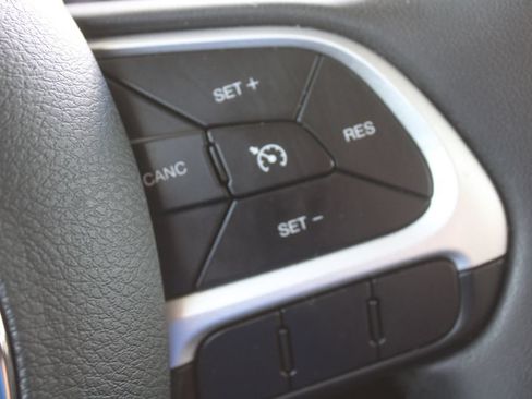 Used 2021 Jeep Renegade Latitude FWD image 30