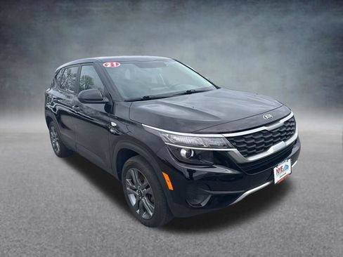 Used 2021 Kia Seltos LX AWD/4WD image 8