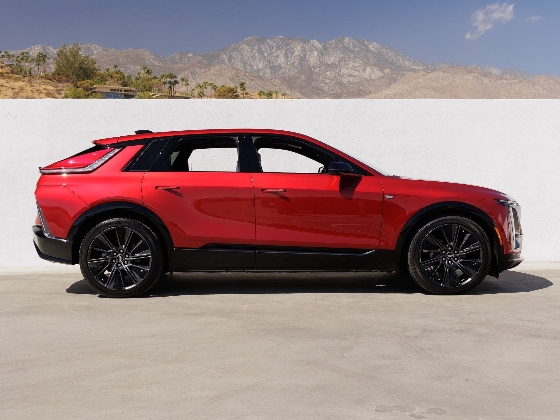 Used 2025 Cadillac Lyriq Sport AWD/4WD image 8