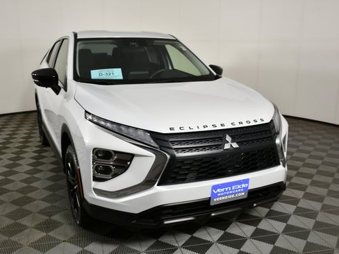 Used 2024 Mitsubishi Eclipse Cross LE image 3