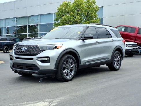 Certified 2022 Ford Explorer XLT w/ Equipment Group 202A AWD/4WD image 1