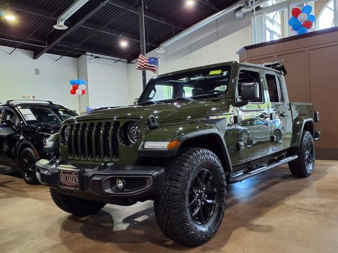 Used 2023 Jeep Gladiator Sport AWD/4WD image 3