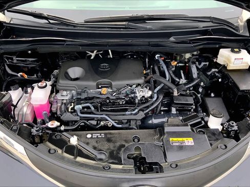 Used 2025 Toyota Sienna LE image 31