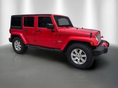Used 2018 Jeep Wrangler Unlimited Sahara w/ Connectivity Group AWD/4WD image 2