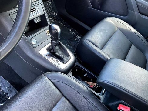 Used 2016 Volkswagen Tiguan S image 10