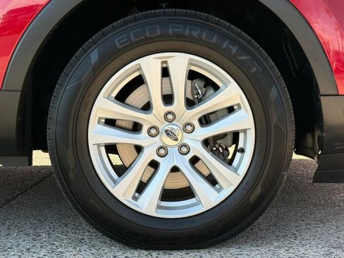 Used 2018 Ford Explorer XLT AWD/4WD image 25
