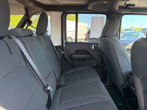 Certified 2025 Jeep Wrangler Unlimited Sahara AWD/4WD image 10