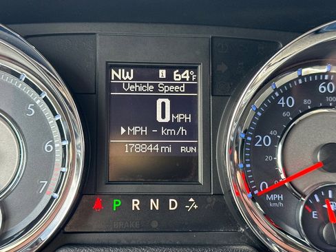 Used 2014 Chrysler Town & Country Touring image 17